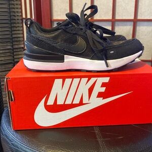 Excellent condition Boys Nike Waffle One Black/White Size 13C